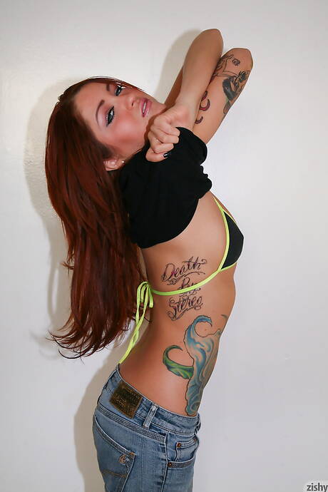 Zishy invites you to browse their xxx pictures with Jeska Vardinski unveiling superb body