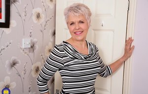 Mature NL invites you to browse their xxx pictures with girl in her teens in xxx hardcore scene