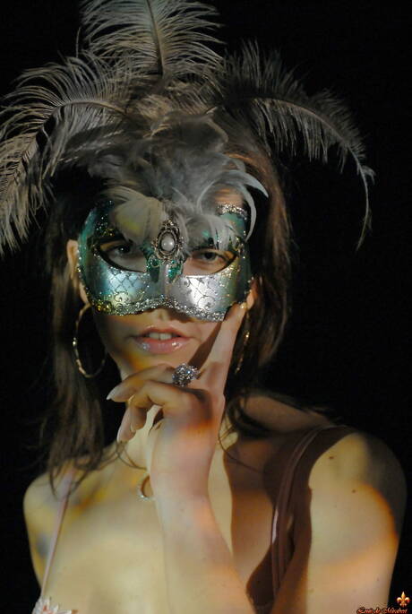 Louis De Mirabert offers a free pic gallery with Softeyes unveiling amazing shape