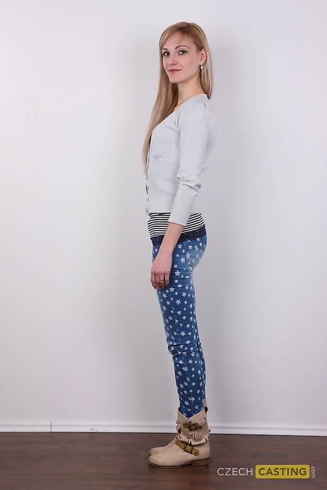 Czech Casting  invites you to browse their xxx pics with Romana has a nice shape