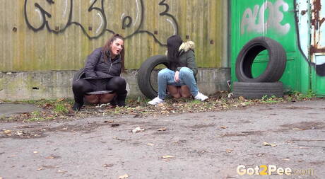 Got 2 Pee are pleased to offer you xxx photos featuring Nicolette Noir and Mistika in watersport session