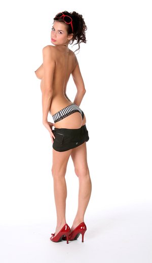 iStripper picture collection featuring Marie demonstrating amazing shape