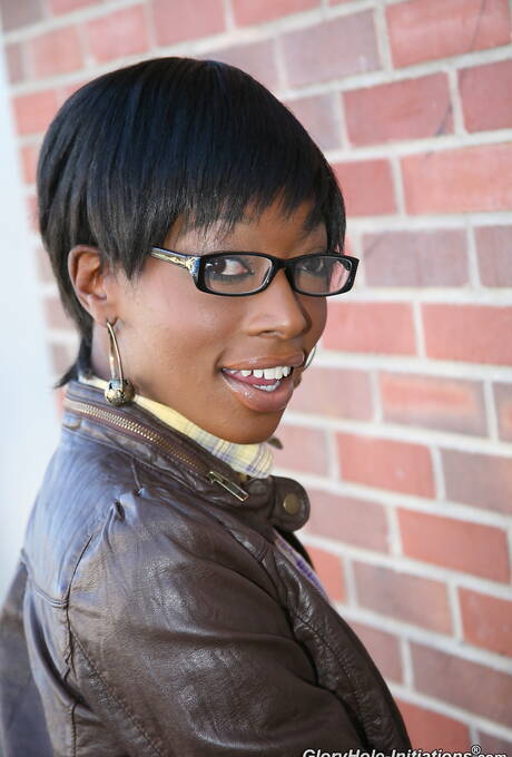 Gloryhole Initiations invite you to explore xxx pictures with Taylor Starr in sucking dick porn